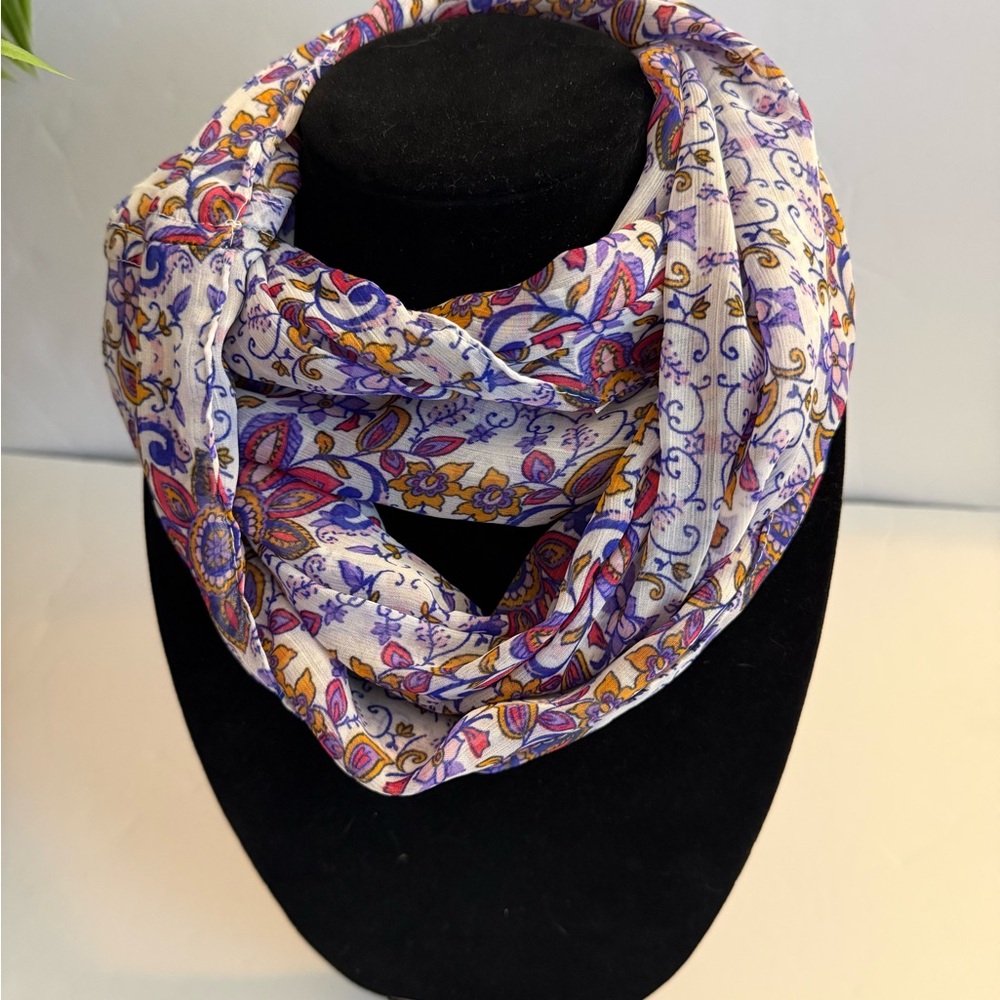 ⚡️ HOST PICK ⚡️ Paisley and Floral Infinity Scarf